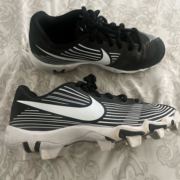Nike boy baseball clears - Picture 2 of 2